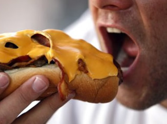 per-ridurre-la-probabilita-di-ammalarsi-di-cancro-non-esageriamo-con-lassunzione-di-questi-alimenti