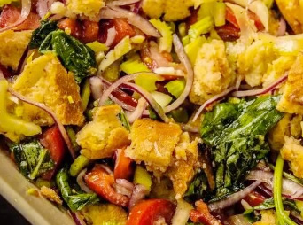 ricetta-per-preparare-la-panzanella-di-verdure-con-tartare-di-manzo